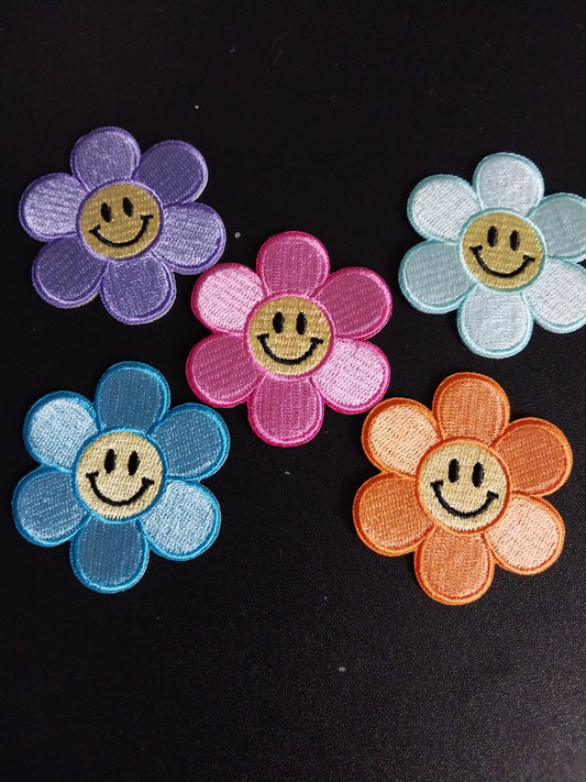 Embroidered Smiley Daisy